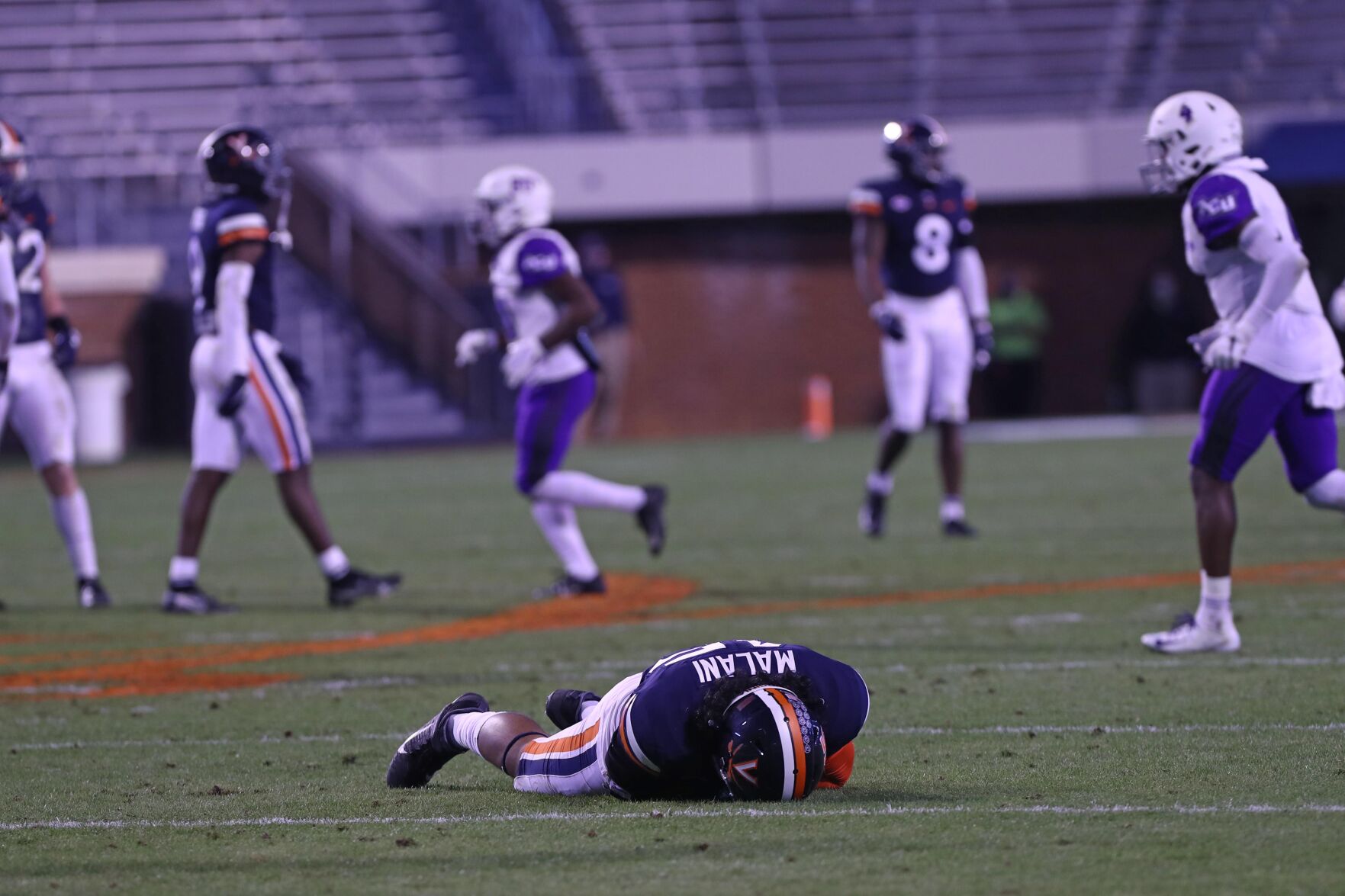 112120-cdp-sports-uvafootball-abilenechristian416.JPG